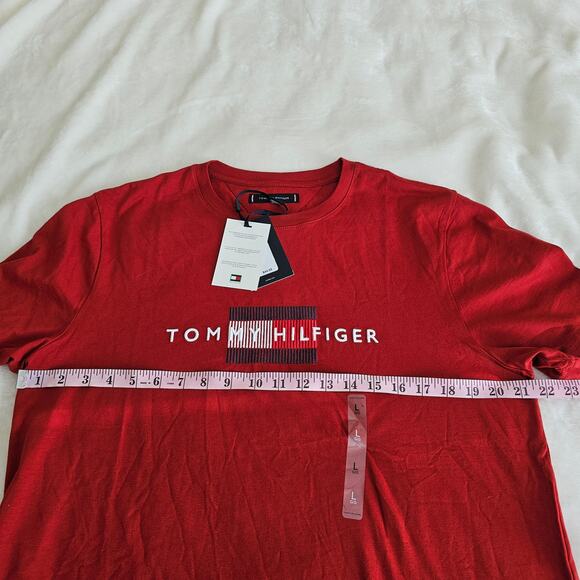 Tommy Hilfiger Men’s Barn Red TH Flag Logo T-Shirt - L - NWT - Picture 4 of 7